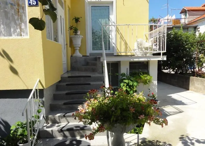 Croatia Zadar Borik Paar Apartment Studio Garden View Number 1